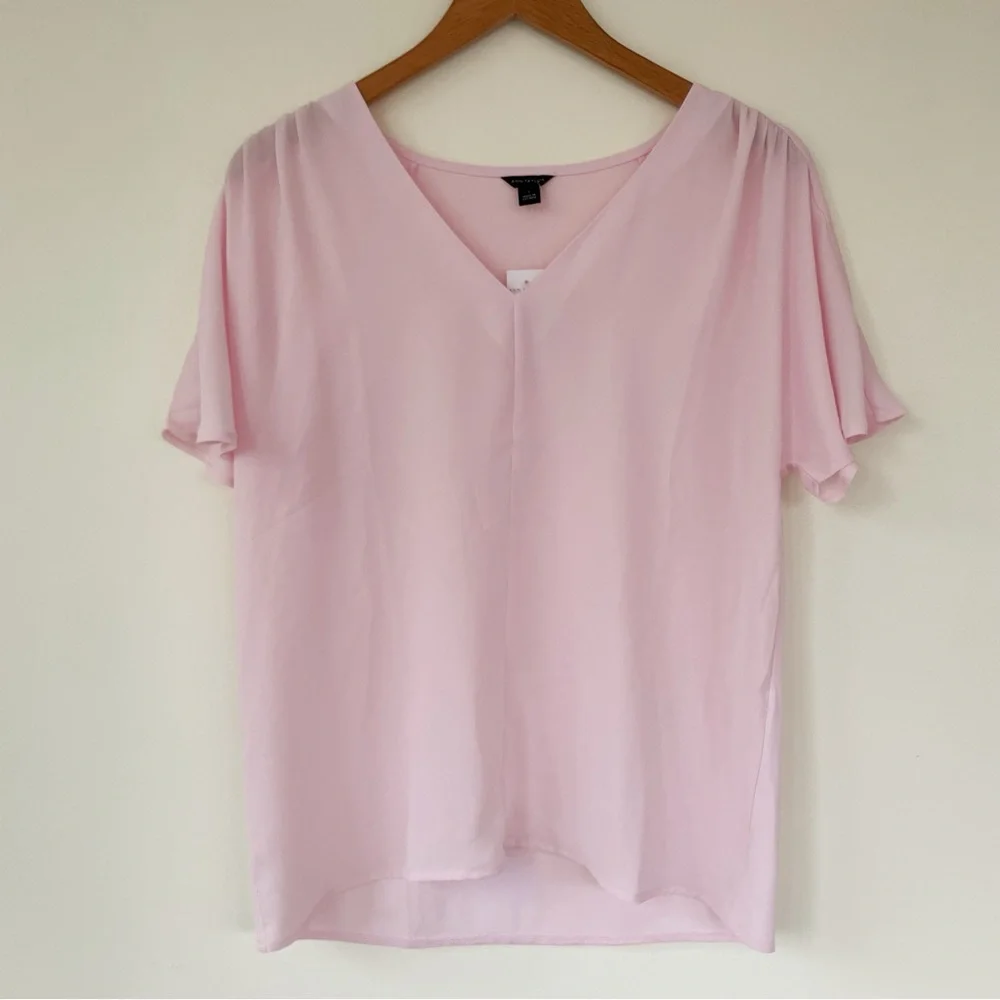 NWT Ann Taylor Short Sleeve V-Neck Shell Blouse Top Classic Light Pink S Small - Picture 1 of 5